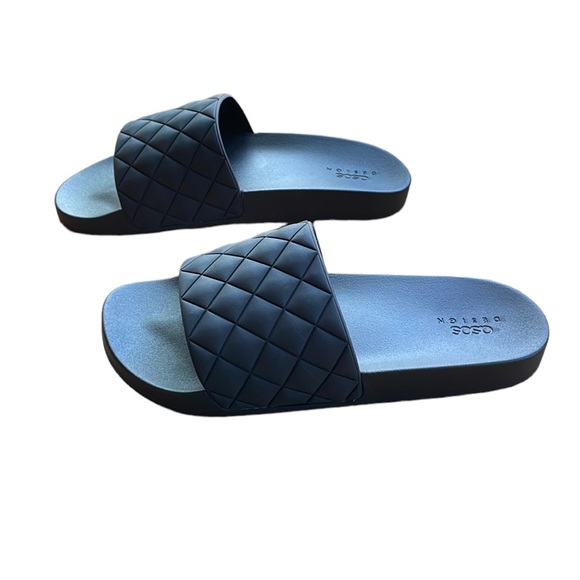 ASOS Flare Quilted Black Sliders - Picture 3 of 5